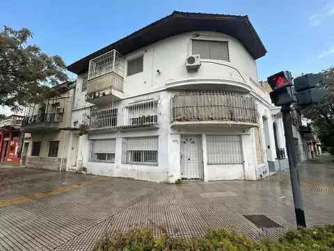 Local con vivienda PH Tres dormitorios - Parque Chacabuco