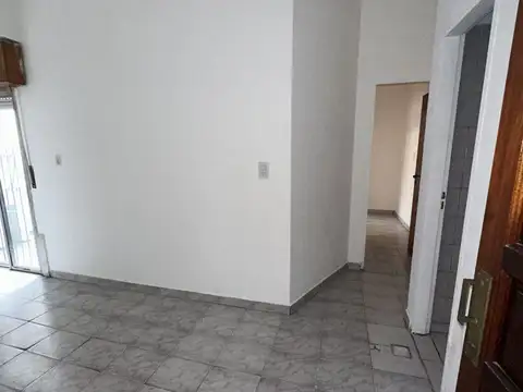 Depto Tipo Casa en Alquiler en Lanus, $ 520.000