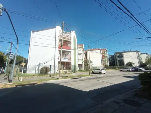 DEPARTAMENTO DE 3 AMBIENTES EN COMPLEJO CERRADO.