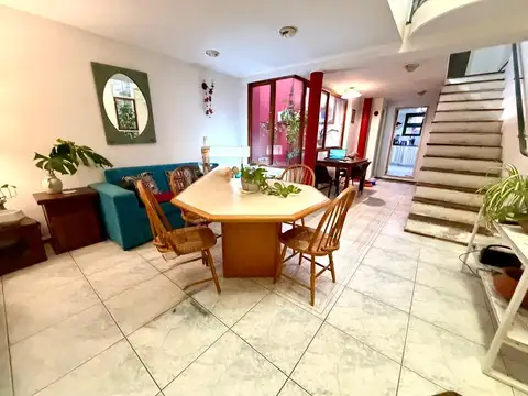 Casa 9 ambientes con 4 baños