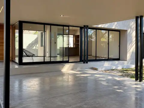 Casa 3 ambientes con 2 baños