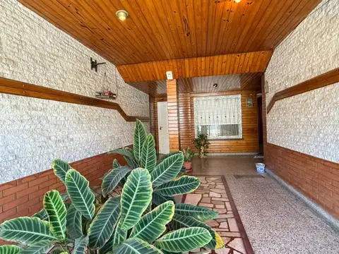 Casa lote propio en venta con cochera Lanús oeste 