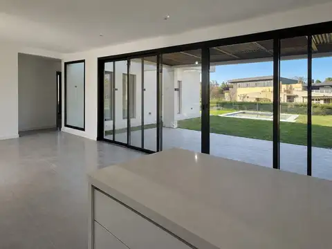 Casa 5 ambientes con 2 baños