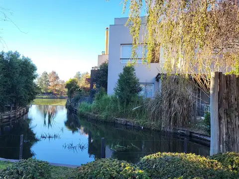 Duplex en venta 2 ambientes c/cochera | Lago Escondido, Nordelta