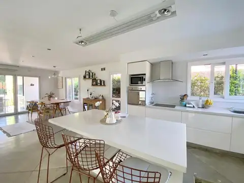 Alquiler temporal casa moderna en Santa Barbara con 4 dormitorios