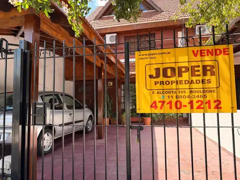 GRAN DUPLEX DE 3 DORMITORIOS, AMPLIOS AMBIENTES Y GRAN JARDIN CON PISCINA.