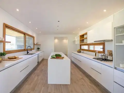 Casa en Venta con 2 cocheras