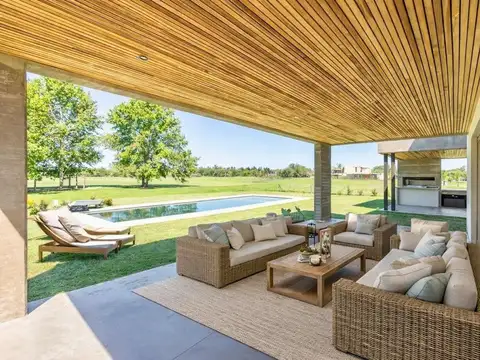 Casa 7 ambientes con 4 baños