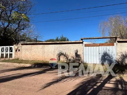SE VENDE CASA MAS DEPTO EN LA PUERTA
