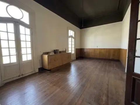 Casa 6 ambientes con 2 baños