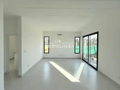 Casa 6 ambientes con 3 baños