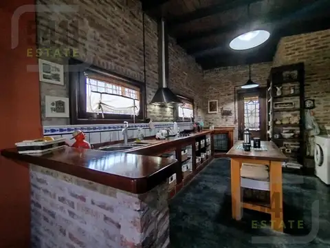 Casa en Venta con 4 cocheras