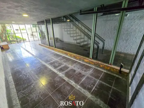 Casa en Venta con 3 cocheras