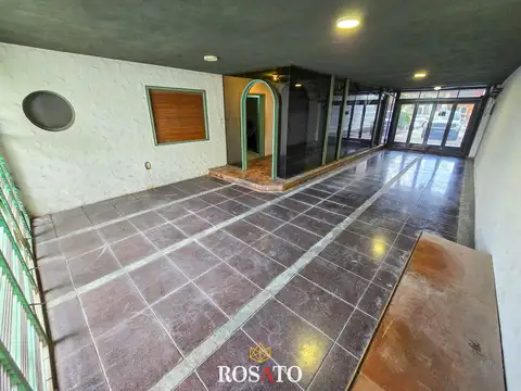 Casa 6 ambientes con 3 baños