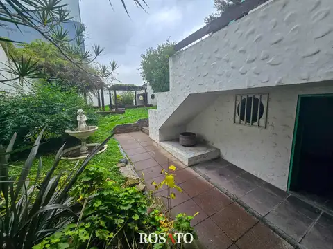 Casa en Venta con 3 cocheras