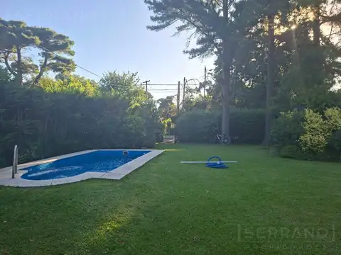 SDA ALQUILER ANUAL , CASA  2 dorm, pileta, gas natural,  calle R. Guiraldes esq. J. Martí, Parque Sakura, Exalt. de la Cruz