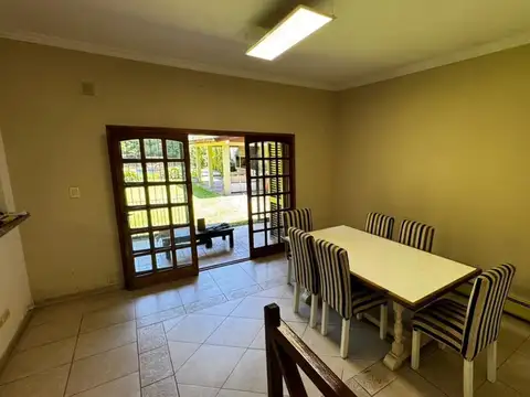 Casa 4 ambientes con 3 baños