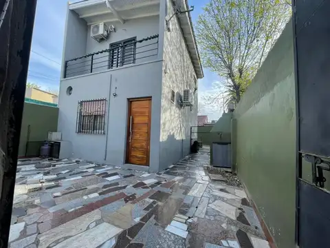 PH en venta 3 ambientes con Patio en Lanús Oeste.