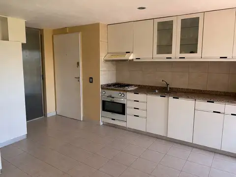 Espléndido depto  en torre , super luminoso, con vista abierta, rodeado de verde