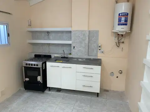 PH PLANTA BAJA  -  CUATRO CUADRAS AV MAIPÚ