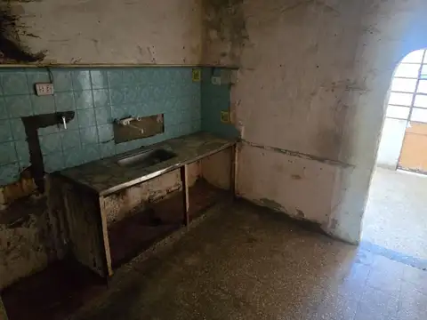 Casa 6 ambientes con 2 baños