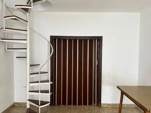 Depto Tipo Casa 5 ambientes con 1 baño