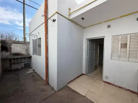 Casa en alquiler barrio jardín 2 dormitorios cochera