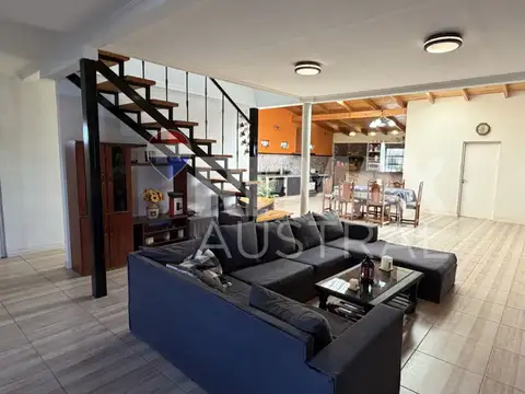 Casa 7 ambientes con 3 baños