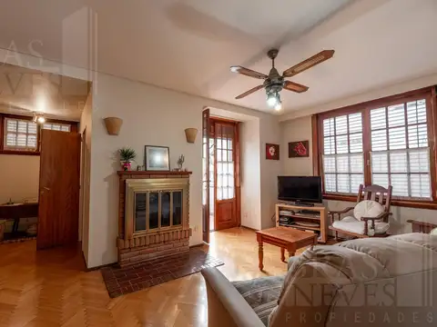 5 Ambientes - 3/4 Dormitorios (Suite) - Espacioso jardin (Piscina y Parrilla) - Playroom