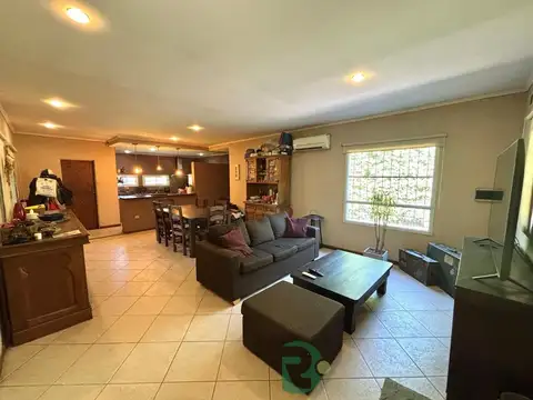 VENTA CASA 3 AMB CON PILETA.LUJAN