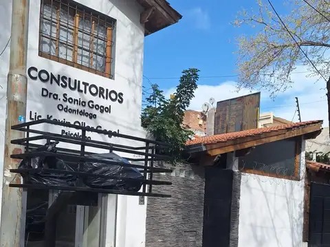 Venta Casa con pileta y local comercial 6°Seccion