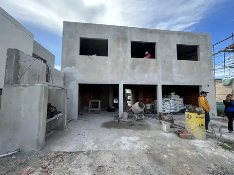 Casa 5 ambientes con 2 baños