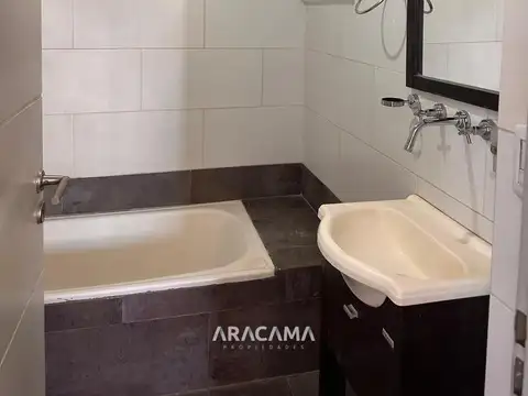 Departamento en Alquiler en Monte Grande, $ 650.000