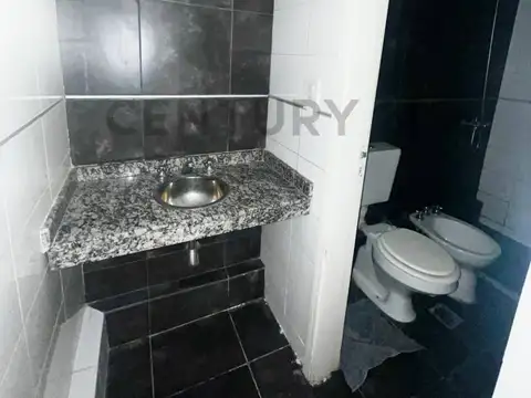 DEPARTAMENTO EN VENTA! 2 Dormitorios, A 100 m de Plaza Rivadavia!