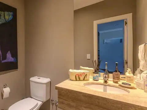 Casa 5 ambientes con 5 baños