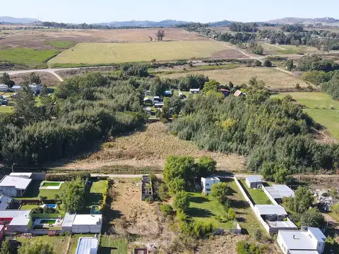 LOTE DE 10 x 43m en CERRO LEONES con servicios