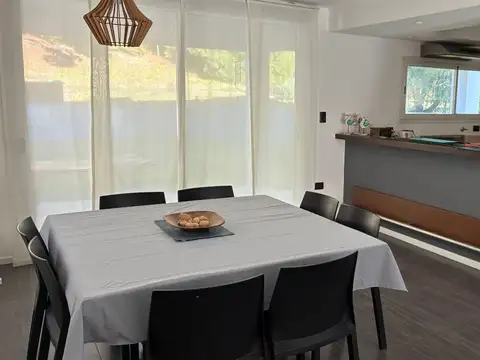 Moderna casa 5 ambientes en excelente lote