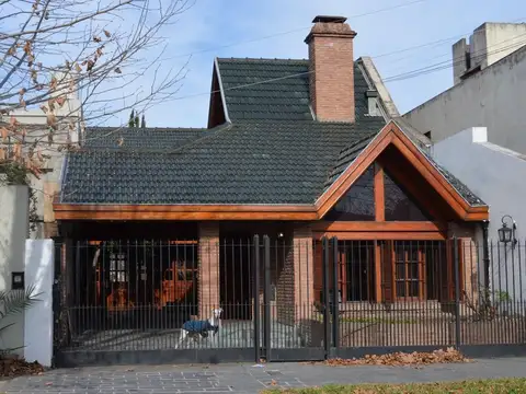 Venta CASA 4 ambientes Banfield Residencial