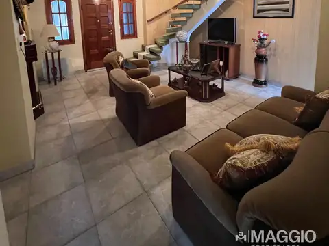 Casa 4 ambientes con 3 baños