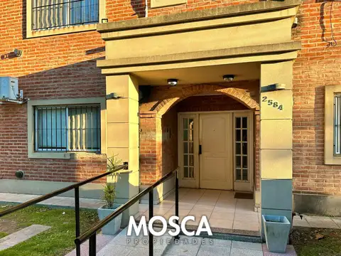 DOS AMBIENTES CON COCHERA EN VENTA MORENO CENTRO