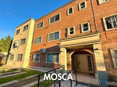 EN VENTA DOS AMBIENTES CON COCHERA MORENO CENTRO