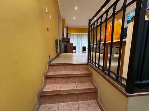 Depto Tipo Casa en Venta con 2 cocheras