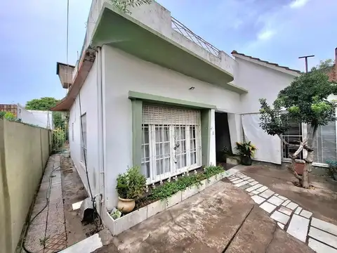 CASA 3 AMBIENTES VENTA TEMPERLEY JARDIN Y COCHERA