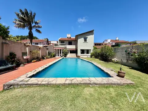 Chalet con 4 dormitorios. Jardin, piscina y quincho. Chauvin.