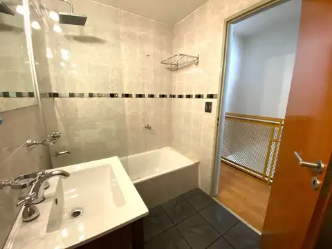 Depto Tipo Casa en Alquiler con 1 cocheras