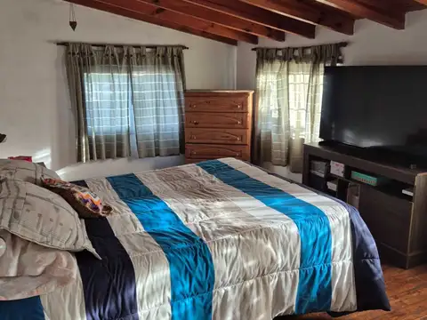 Casa 6 ambientes con 2 baños