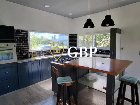 Casa en Venta con 3 cocheras