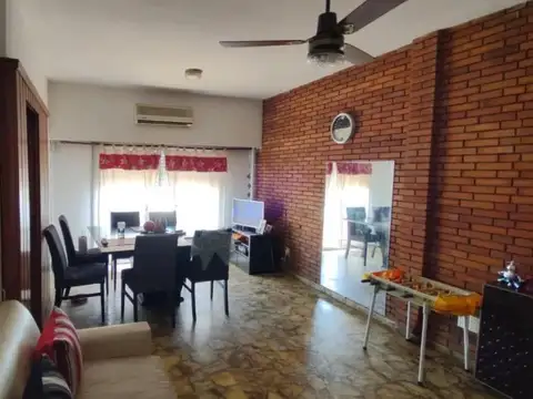 PH en venta - 2 Dormitorios 2 Baños - 160Mts2 - Bernal