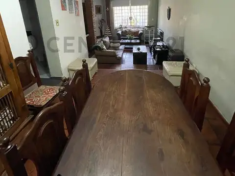 VENTA CASA 4 AMBIENTES - PADUA CENTRO - CON PARQUE Y PILETA