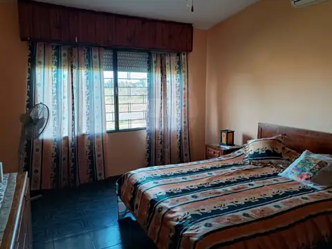 VENTA, casa de dos dormitorios, en Lezica.